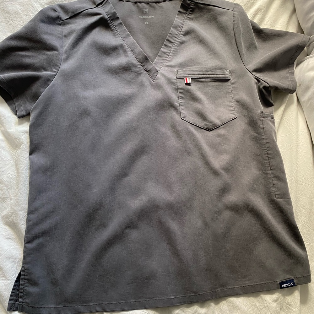 Mediclo Grey scrub top